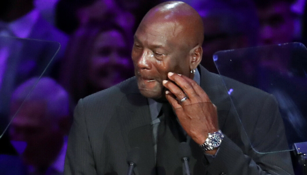 <strong>TUNGT TAP:</strong> Michael Jordan klarte ikke holde tilbake tårene under minnestunden for sin gode kollega mandag. Foto: NTB Scanpix <strong>TUNGT TAP:</strong> Michael Jordan klarte ikke holde tilbake tårene under minnestunden for sin gode kollega mandag. Foto: NTB Scanpix