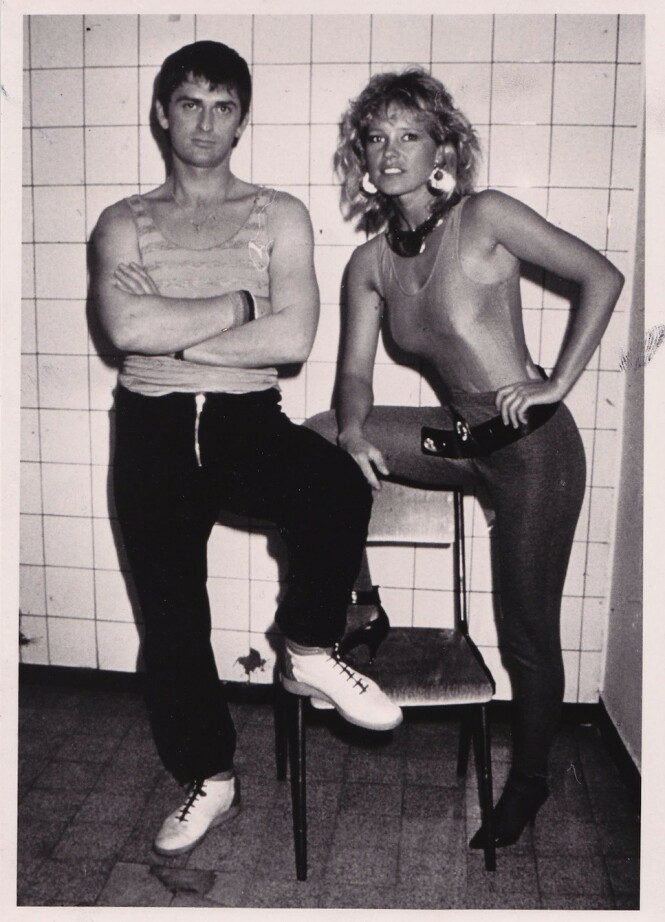 SUPERPAR: Mike Oldfield og Anita Hegerland før deres første TV-opptreden sammen, i Westfalenhalle Arena i Dortmund i Tyskland i 1985. Paret opptrådte på Europas største TV-sending, «Peters Pop show» med 17.000 mennesker i salen og 350 millioner TV-seere over hele verden. Anita Hegerland skal være den eneste norske artisten som har opptrådt i dette showet. FOTO: Anita Hegerland/privat SUPERPAR: Mike Oldfield og Anita Hegerland før deres første TV-opptreden sammen, i Westfalenhalle Arena i Dortmund i Tyskland i 1985. Paret opptrådte på Europas største TV-sending, «Peters Pop show» med 17.000 mennesker i salen og 350 millioner TV-seere over hele verden. Anita Hegerland skal være den eneste norske artisten som har opptrådt i dette showet. FOTO: Anita Hegerland/privat