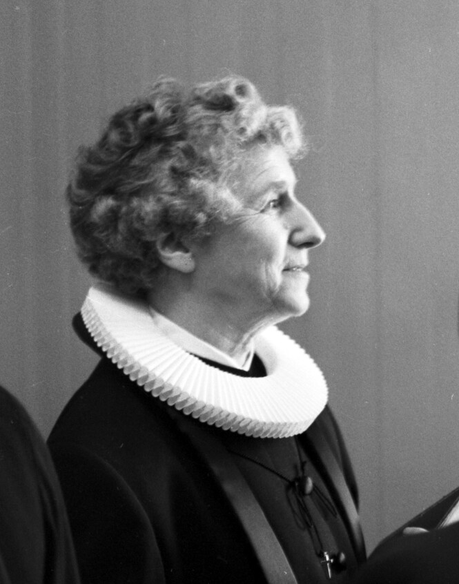 FIKK TRUSSELBREV: Ingrid Bjerkås møtte sterk motstand. Både hun og familien fikk trusselbrev da hun ble landets første kvinnelige prest. Foto: NTB Scanpix FIKK TRUSSELBREV: Ingrid Bjerkås møtte sterk motstand. Både hun og familien fikk trusselbrev da hun ble landets første kvinnelige prest. Foto: NTB Scanpix