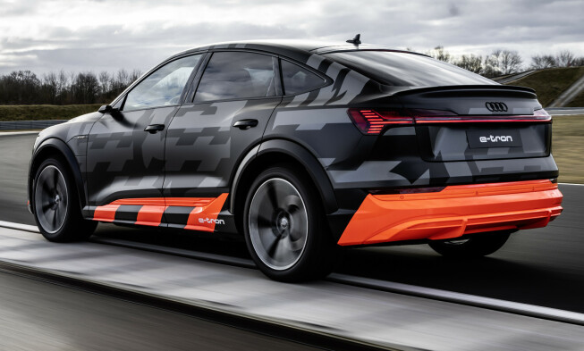 LEPPE: Som en slags spoiler, har e-tron S fått en leppe på bakluka. Foto: Tobias Sagmeister LEPPE: Som en slags spoiler, har e-tron S fått en leppe på bakluka. Foto: Tobias Sagmeister