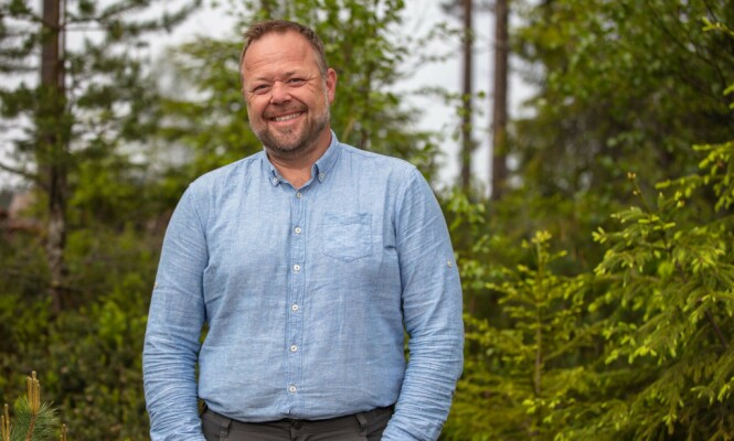SJEKKER INN: Asbjørn Borgemoen og og Mia Gundersen er årets utfordrere i «Farmen Kjendis». Foto: TV 2 SJEKKER INN: Asbjørn Borgemoen og og Mia Gundersen er årets utfordrere i «Farmen Kjendis». Foto: TV 2