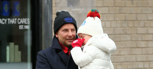 Bradley Cooper dukket opp med OSLO-lue Bradley Cooper dukket opp med OSLO-lue