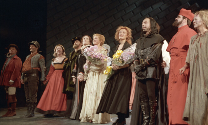 MUSIKAL: Benedicte Adrian, Ingrid Bjørnov og Jahn Teigen på scenen i musikalen «Which Witch» i London i 1992. Foto: NTB Scanpix MUSIKAL: Benedicte Adrian, Ingrid Bjørnov og Jahn Teigen på scenen i musikalen «Which Witch» i London i 1992. Foto: NTB Scanpix