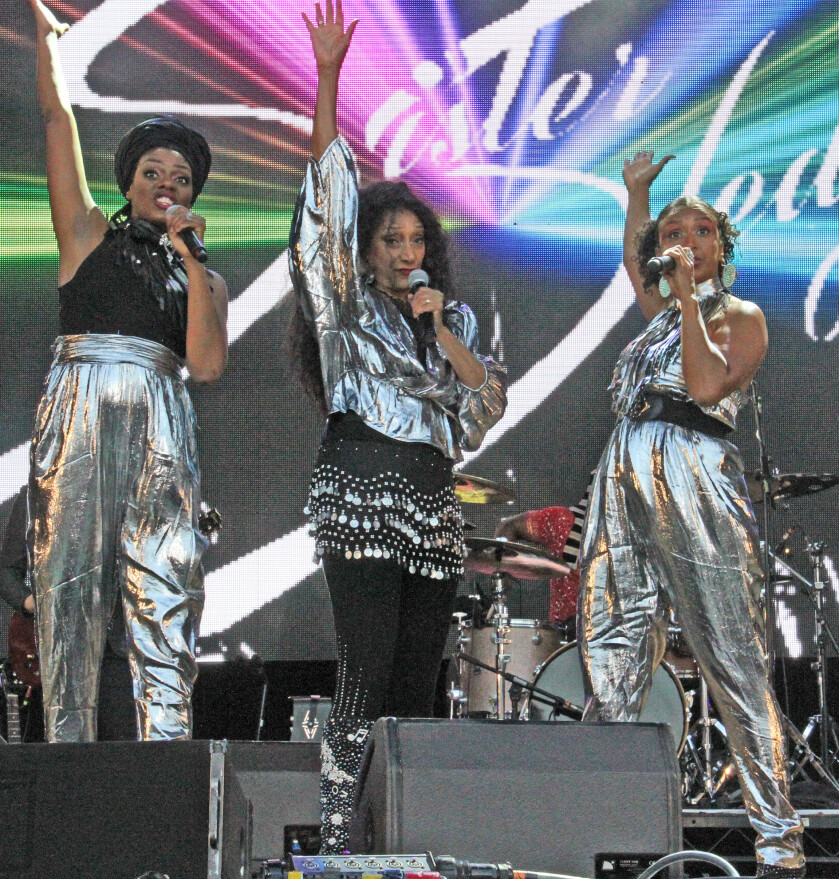 FUTURISTISK: Sister Sledge skifter stadig stil på konsertene, men er alltid samstemt. FOTO: NTB Scanpix FUTURISTISK: Sister Sledge skifter stadig stil på konsertene, men er alltid samstemt. FOTO: NTB Scanpix