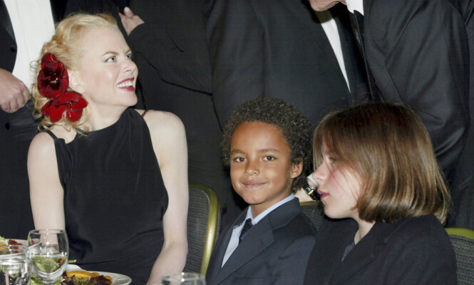 LITE KONTAKT: Nicole sammen med sine to eldste barn,
Connor og Isabella, i 2003. Etter skilsmissen fra Tom Cruise
har hun hatt stadig mindre kontakt med dem. Foto: Reuters LITE KONTAKT: Nicole sammen med sine to eldste barn,
Connor og Isabella, i 2003. Etter skilsmissen fra Tom Cruise
har hun hatt stadig mindre kontakt med dem. Foto: Reuters