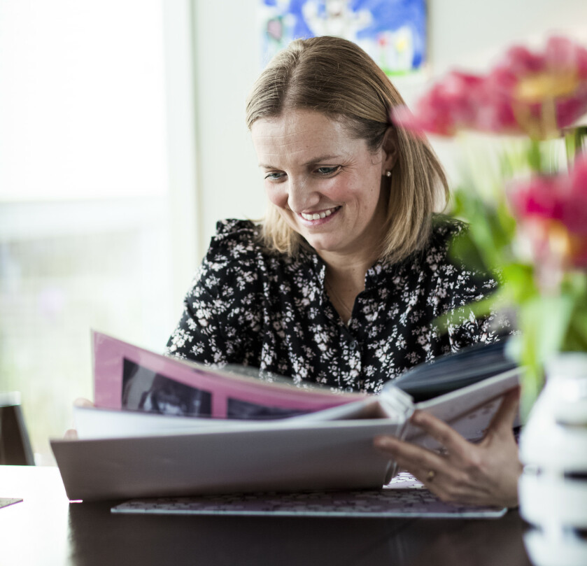 SKREV: -Det var mange tunge tanker det var vanskelig å snakke med andre om. Jeg måtte få det ut. Ofte var det helt kaos i hodet. Da var det godt å kunne skrive for å få litt større klarhet. FOTO: Astrid Waller SKREV: -Det var mange tunge tanker det var vanskelig å snakke med andre om. Jeg måtte få det ut. Ofte var det helt kaos i hodet. Da var det godt å kunne skrive for å få litt større klarhet. FOTO: Astrid Waller