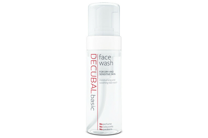 <strong>ANSIKTSVASK:</strong> Decubal face wash er et fuktighetsgivende og beroligende vaskeskum til daglig rens av ansiktshuden.Perfekt for alle tørrnoser der ute! <strong>ANSIKTSVASK:</strong> Decubal face wash er et fuktighetsgivende og beroligende vaskeskum til daglig rens av ansiktshuden.Perfekt for alle tørrnoser der ute!