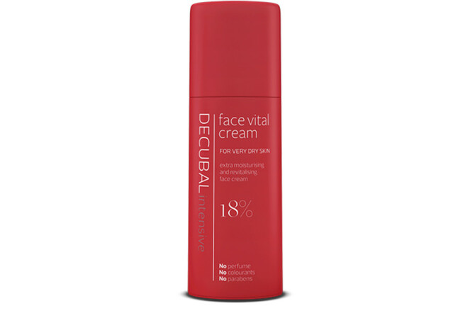 <strong>ANSIKTSKREM:</strong> Decubal face vital cream er utviklet for tørr hud med spesielt behov for næring og gjenoppbygging. Den er både Intensivt pleiende og fuktighetsgivende for huden i ansiktet og kan brukes dag og natt. <strong>ANSIKTSKREM:</strong> Decubal face vital cream er utviklet for tørr hud med spesielt behov for næring og gjenoppbygging. Den er både Intensivt pleiende og fuktighetsgivende for huden i ansiktet og kan brukes dag og natt.