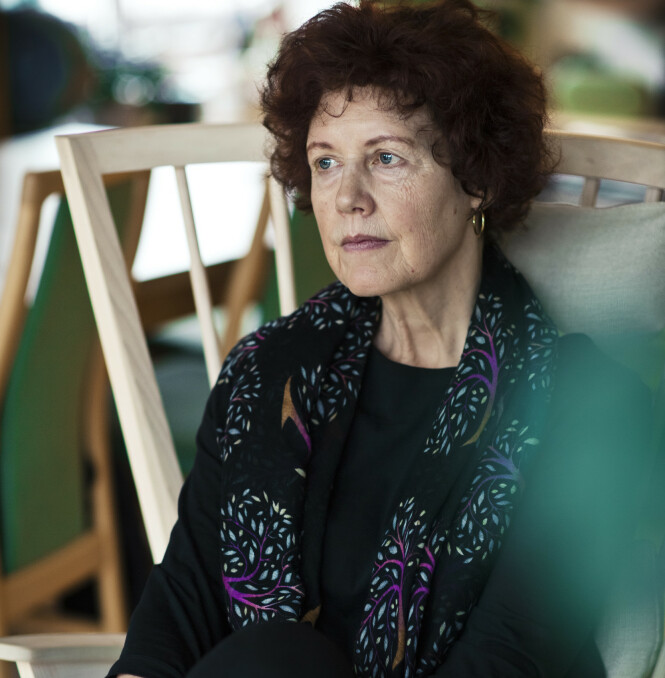 SELVRANSAKELSE: - Det er fremdeles smertefullt å tenke på det som framstår som noe jeg kunne ha gjort annerledes, og som kanskje kunne ha gjort en forskjell, sier Ellen. FOTO: Astrid Waller SELVRANSAKELSE: - Det er fremdeles smertefullt å tenke på det som framstår som noe jeg kunne ha gjort annerledes, og som kanskje kunne ha gjort en forskjell, sier Ellen. FOTO: Astrid Waller
