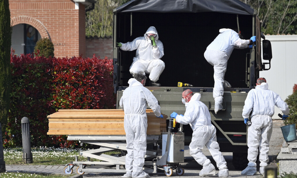 DØDSTALLENE ØKTE: Selv om coronaviruset hadde herjeg i Asia og Europa i månedsvis, var det da Elgvin varslet ikke mulig for bydelene i Oslo å utveksle smitteinformasjon sikkert. Photo: AP / NTB scanpix