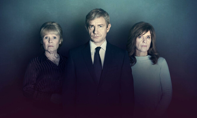 <strong>TILSTÅELSEN:</strong> Martin Freeman spiller politietterforsker Stephen Fulcher, som forsøker å finne ut hva som har skjedd med to forsvunnede jenter. Mødrene spilles av Imelda Staunton (venstre) og Siobhan Finneran. FOTO: NRK <strong>TILSTÅELSEN:</strong> Martin Freeman spiller politietterforsker Stephen Fulcher, som forsøker å finne ut hva som har skjedd med to forsvunnede jenter. Mødrene spilles av Imelda Staunton (venstre) og Siobhan Finneran. FOTO: NRK