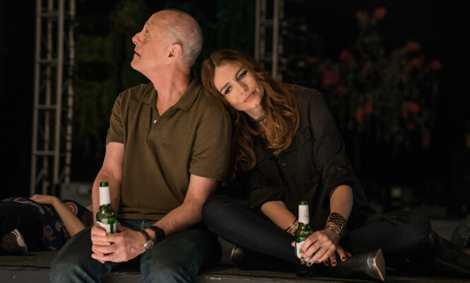AKTIV: Skuespilleren var med i en rekke produksjoner de siste åra. Her er han i sesong fire av «Mozart In The Jungle» med Saffron Burrows i 2017. Foto: Jessica Miglio/Amazon/Kobal/REX, NTB scanpix AKTIV: Skuespilleren var med i en rekke produksjoner de siste åra. Her er han i sesong fire av «Mozart In The Jungle» med Saffron Burrows i 2017. Foto: Jessica Miglio/Amazon/Kobal/REX, NTB scanpix