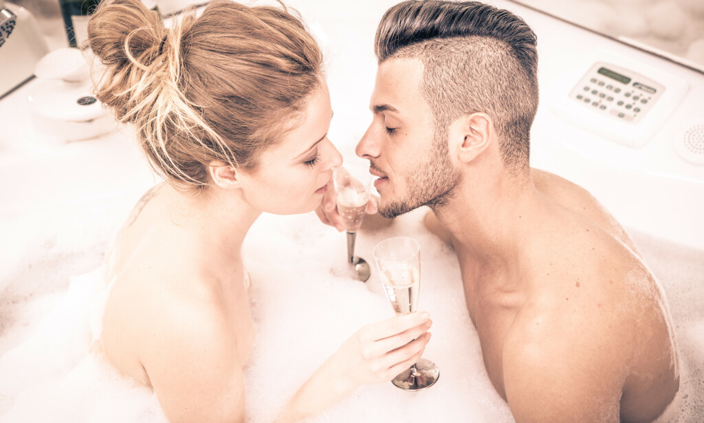 JACUZZI-SEX: Er det grunn til å droppe sex i jacuzzi av frykt for bakterier? Foto: Shutterstock / NTB scanpix JACUZZI-SEX: Er det grunn til å droppe sex i jacuzzi av frykt for bakterier? Foto: Shutterstock / NTB scanpix