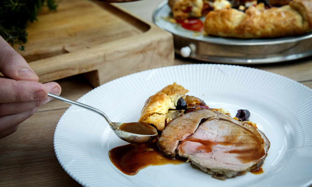 PÅSKEMIDDAG: Alfsen serverer lammelåret med en fransk grønnsaksterte og en herlig sjysaus med rødvin. PÅSKEMIDDAG: Alfsen serverer lammelåret med en fransk grønnsaksterte og en herlig sjysaus med rødvin.
