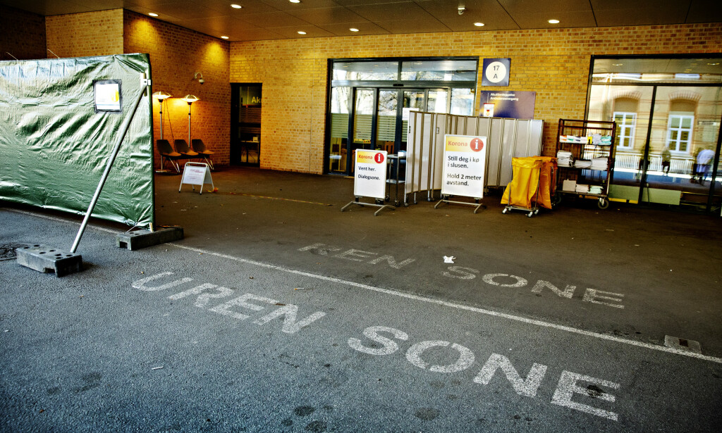 TAS IMOT HER: Når coronasyke ankommer Ullevål sykehus i ambulanse, fra legevakt, eller hjemmefra, blir de tatt i mot av personell her, før de fraktes videre til egnet sted på sykehuset. Foto: Nina Hansen / DAGBLADET TAS IMOT HER: Når coronasyke ankommer Ullevål sykehus i ambulanse, fra legevakt, eller hjemmefra, blir de tatt i mot av personell her, før de fraktes videre til egnet sted på sykehuset. Foto: Nina Hansen / DAGBLADET