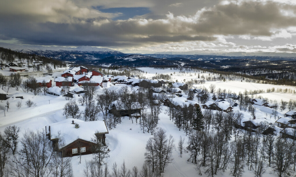 PÅSKEIDYLL: Drømmen om en solfylt påske langs hytteveggen brast som følge av coronautbruddet. Det nasjonale forbudet skal likevel ikke gå ut over hyttekommunen, sier Rauland hyttevelforening. Her fra Rauland Skisenter i Vinje kommune. Foto: Lars Eivind Bones / Dagbladet PÅSKEIDYLL: Drømmen om en solfylt påske langs hytteveggen brast som følge av coronautbruddet. Det nasjonale forbudet skal likevel ikke gå ut over hyttekommunen, sier Rauland hyttevelforening. Her fra Rauland Skisenter i Vinje kommune. Foto: Lars Eivind Bones / Dagbladet