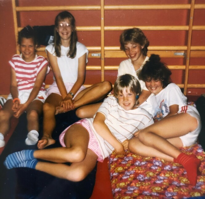 STEVNE: Her er Lene (i midten foran) på overnattingstevne med Lørenskog friidrett.
Som vanlig sov de i gymsaler. FOTO: Privat STEVNE: Her er Lene (i midten foran) på overnattingstevne med Lørenskog friidrett.
Som vanlig sov de i gymsaler. FOTO: Privat