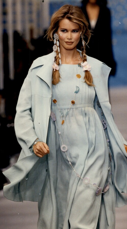 <strong>STJERNE:</strong> Her er Claudia Schiffer avbildet på catwalken i den franske hovedstaden i 1992. Foto: NTB Scanpix. <strong>STJERNE:</strong> Her er Claudia Schiffer avbildet på catwalken i den franske hovedstaden i 1992. Foto: NTB Scanpix.