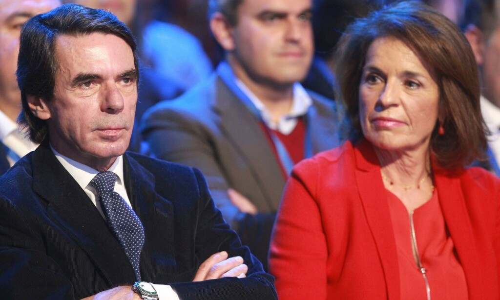 DRO PÅ «HYTTA»: Spanias tidligere statsminister José Maria Aznar og kona (tidligere ordfører i Madrid) Ana Botella, har begge fått krass kritikk for å ha flyktet til ferieboligen i forbindelse med coronautbruddet i Spania. Foto: Alberto Simon / REX / NTB Scanpix DRO PÅ «HYTTA»: Spanias tidligere statsminister José Maria Aznar og kona (tidligere ordfører i Madrid) Ana Botella, har begge fått krass kritikk for å ha flyktet til ferieboligen i forbindelse med coronautbruddet i Spania. Foto: Alberto Simon / REX / NTB Scanpix