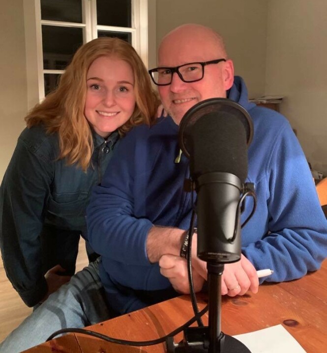 FAR OG DATTER: I første episode av Alle våre dager-podkasten har Ingrid Vatnar Eikje snakket med faren sin om døden. Det ble et spesielt nær og gripende podkast-episode. FOTO: Privat FAR OG DATTER: I første episode av Alle våre dager-podkasten har Ingrid Vatnar Eikje snakket med faren sin om døden. Det ble et spesielt nær og gripende podkast-episode. FOTO: Privat