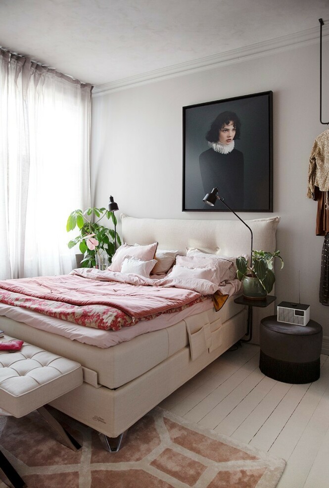 ANBEFALER ROSA: - Jeg er veldig glad i rosanyanser, sier Tone Kroken. Foto: Annette Nordstrøm ANBEFALER ROSA: - Jeg er veldig glad i rosanyanser, sier Tone Kroken. Foto: Annette Nordstrøm