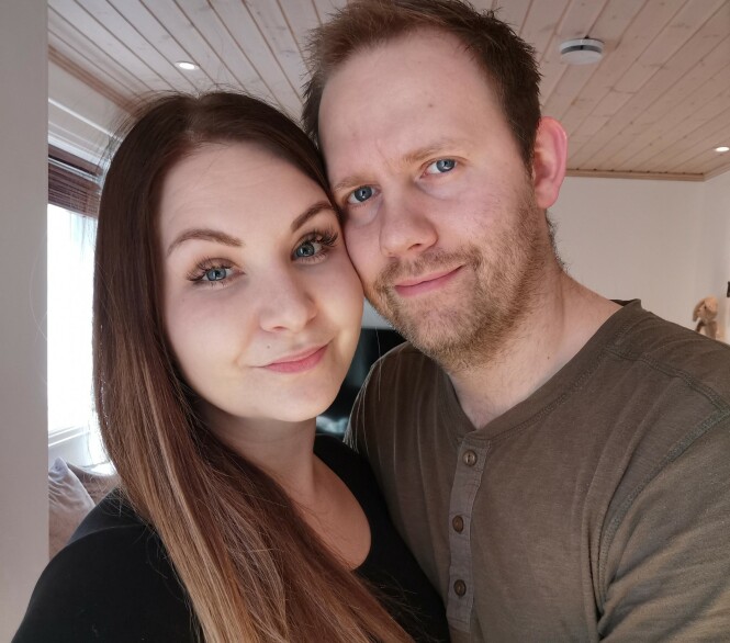 SAMMEN I KRISEN: Kine og Steffen føler at sorgen og sjokket over å miste Thelma Louise har ført dem enda tettere sammen. FOTO: Privat SAMMEN I KRISEN: Kine og Steffen føler at sorgen og sjokket over å miste Thelma Louise har ført dem enda tettere sammen. FOTO: Privat