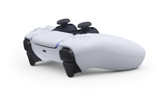 DUALSENSE: PS5-kontrollen har et mer avrundet design. Foto: Sony DUALSENSE: PS5-kontrollen har et mer avrundet design. Foto: Sony
