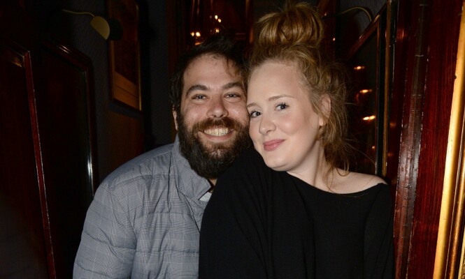 <strong>BRUDD:</strong> Simon og Adele avslørte for et år siden at de hadde gått hver til sitt. Skilsmissen kan ha kostet sistnevnte dyrt. Foto: NTB Scanpix <strong>BRUDD:</strong> Simon og Adele avslørte for et år siden at de hadde gått hver til sitt. Skilsmissen kan ha kostet sistnevnte dyrt. Foto: NTB Scanpix