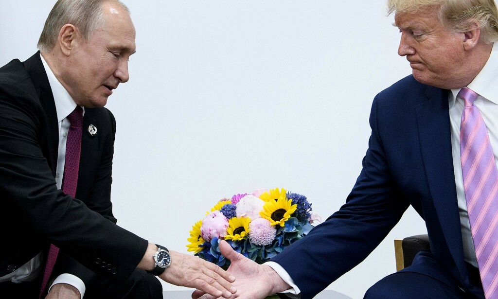 USA RAMMES HARDT: President Donald Trumps USA er blant landene som blir hardest rammet av oljeprisfall og oljelagre som snart er fulle. Her i et møte med Russlands Vladimir Putin under G20-møtet i Osaka i juni i fjor. Foto: NTB Scanpix/Brendan Smialowski/AFP USA RAMMES HARDT: President Donald Trumps USA er blant landene som blir hardest rammet av oljeprisfall og oljelagre som snart er fulle. Her i et møte med Russlands Vladimir Putin under G20-møtet i Osaka i juni i fjor. Foto: NTB Scanpix/Brendan Smialowski/AFP