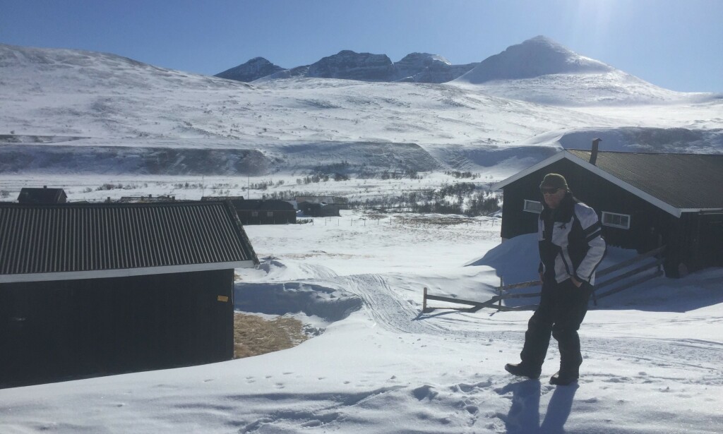FORTVILER: Paul Rindal har hatt tilsynet ved Øvre Dørålseter Turisthytte i en årrekke. I år må han rydde opp etter de som har trosset anmodingen om å ikke bruke DNTs hytter. Foto: Privat FORTVILER: Paul Rindal har hatt tilsynet ved Øvre Dørålseter Turisthytte i en årrekke. I år må han rydde opp etter de som har trosset anmodingen om å ikke bruke DNTs hytter. Foto: Privat