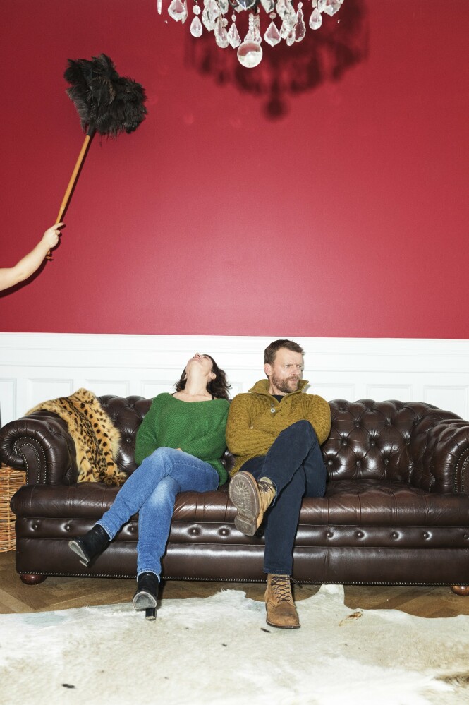 Mia og Frank mimrer om diverse nakenscener de har spilt inn sammen. – Det var litt på grensen. Nei, det var over grensen, sier Mia og ler. FOTO: Ulrik Jantzen Mia og Frank mimrer om diverse nakenscener de har spilt inn sammen. – Det var litt på grensen. Nei, det var over grensen, sier Mia og ler. FOTO: Ulrik Jantzen
