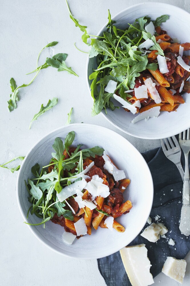 Raske pastaretter kan man ikke få for mange av. Denne er laget med ingredienser du kanskje har i huset. Tips! Velg den type pasta du har for hånden, gjerne fullkorn. FOTO: Winnie Methmann Raske pastaretter kan man ikke få for mange av. Denne er laget med ingredienser du kanskje har i huset. Tips! Velg den type pasta du har for hånden, gjerne fullkorn. FOTO: Winnie Methmann