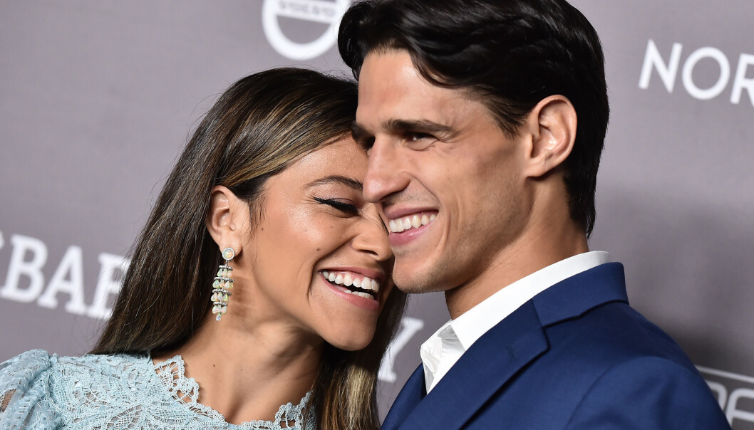 STORMFORELSKET: Gina Rodriguez og Joe LoCicero under en prisutdeling i fjor. FOTO: NTB Scanpix STORMFORELSKET: Gina Rodriguez og Joe LoCicero under en prisutdeling i fjor. FOTO: NTB Scanpix
