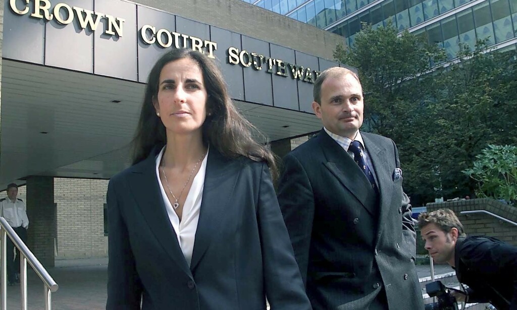 MEDIESIRKUS: Charles Ingram og kona Diana hadde britiske presse hakk i hæl etter at han ble anklaget og seinere tiltalt for å ha jukset seg til seier i den britiske utgaven av «Vil du bli millionær?». Foto: NTB Scanpix MEDIESIRKUS: Charles Ingram og kona Diana hadde britiske presse hakk i hæl etter at han ble anklaget og seinere tiltalt for å ha jukset seg til seier i den britiske utgaven av «Vil du bli millionær?». Foto: NTB Scanpix
