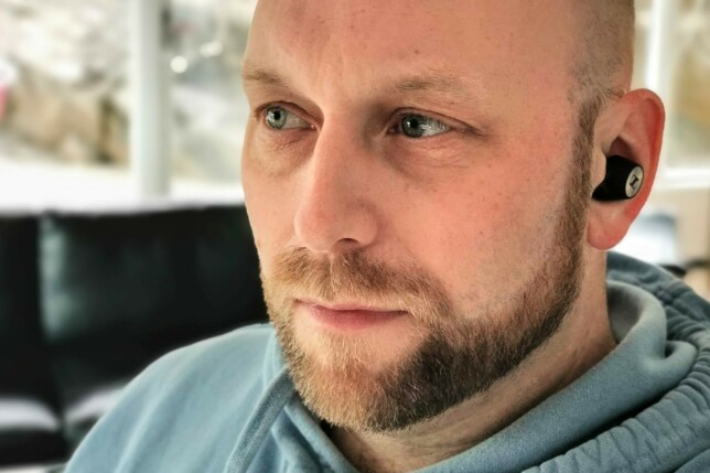 SYNES GODT: Selv om Momentum True Wireless 2 er mindre enn sine forgjengere, er de fortsatt relativt store kontra mange av konkurrentene. Foto: Pål Joakim Pollen SYNES GODT: Selv om Momentum True Wireless 2 er mindre enn sine forgjengere, er de fortsatt relativt store kontra mange av konkurrentene. Foto: Pål Joakim Pollen