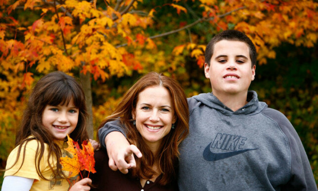 SORG: Travolta-familien opplevde en stor sorg i 2009, da sønnen Jett mistet livet. Her er mamma Kelly Preston med barna Ella og Jett samme år. Foto: NTB Scanpix SORG: Travolta-familien opplevde en stor sorg i 2009, da sønnen Jett mistet livet. Her er mamma Kelly Preston med barna Ella og Jett samme år. Foto: NTB Scanpix