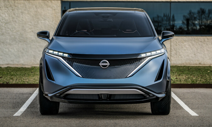 LED-STRIPER: Lyktene er gjort smale og brede for å styrke følelsen av en bred bil. Foto: Nissan LED-STRIPER: Lyktene er gjort smale og brede for å styrke følelsen av en bred bil. Foto: Nissan