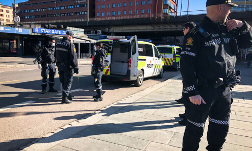 TRUSSEL: OPS Politiet Oslo (Twitter) - Grønland. Vi har kontroll på en person som i følge melder skulle ha forsøkt å hugge etter to andre personer med kniv. Vi søker nå å komme i kontakt med disse to personene for å få klarlagt hendelsesforløpet. Hendelsen skal ha skjedd ved Grønland 4. Foto: Øistein Norum Monsen / Dagbladet TRUSSEL: OPS Politiet Oslo (Twitter) - Grønland. Vi har kontroll på en person som i følge melder skulle ha forsøkt å hugge etter to andre personer med kniv. Vi søker nå å komme i kontakt med disse to personene for å få klarlagt hendelsesforløpet. Hendelsen skal ha skjedd ved Grønland 4. Foto: Øistein Norum Monsen / Dagbladet