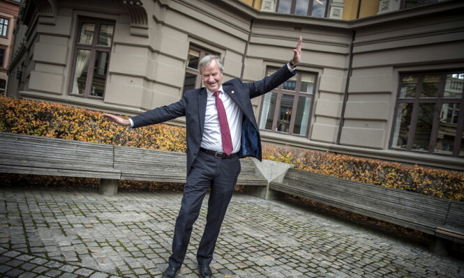 HØYT OG LAVT: Det er tittelen på Bjørn Kjos bok fra 2015 om sin egen og Norwegians kamp for å bli et av verdens største lavprisselskaper - og om den beinharde kampen med SAS. Foto: Øistein Norum Monsen / Dagbladet HØYT OG LAVT: Det er tittelen på Bjørn Kjos bok fra 2015 om sin egen og Norwegians kamp for å bli et av verdens største lavprisselskaper - og om den beinharde kampen med SAS. Foto: Øistein Norum Monsen / Dagbladet