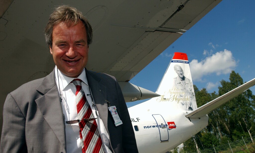 BERØMT SMIL: I 2002 presenterte Bjørn Kjos de første seks Boeing 737-flyene som Norwegian leide inn. Han fortalte at berømte nordmenn skulle pryde dem, blant dem Thor Heyerdahl og Sonja Henie. I likhet med de seks våget Kjos å gå sine egne veier. Foto: Heiko Junge / SCANPIX BERØMT SMIL: I 2002 presenterte Bjørn Kjos de første seks Boeing 737-flyene som Norwegian leide inn. Han fortalte at berømte nordmenn skulle pryde dem, blant dem Thor Heyerdahl og Sonja Henie. I likhet med de seks våget Kjos å gå sine egne veier. Foto: Heiko Junge / SCANPIX