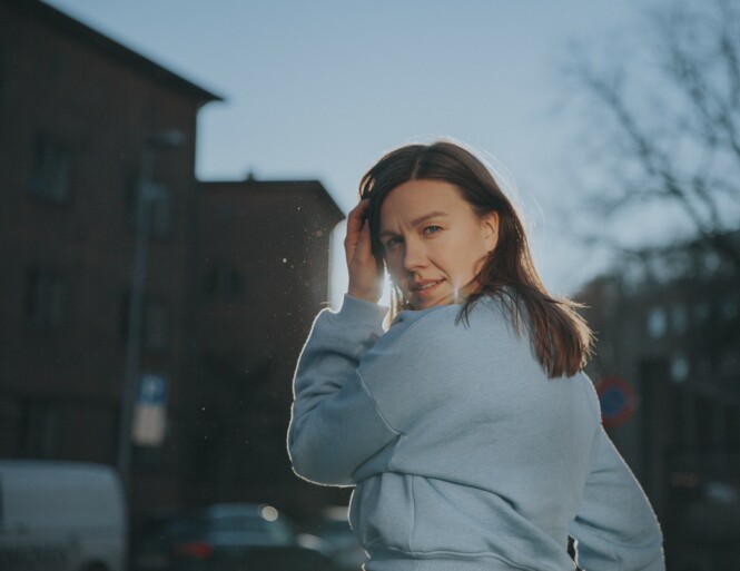 SANG OM SØSKEN: Marthe Wang er aktuell med platem «Bakkekontakt», der singelen «Lillebror» inngår. Låten er tilegnet alle søsken der ute, men også familievennen Hågen Skattum, som døde i sprengningsulykken i Forsvaret i 2017. FOTO: Jørgen Nordby SANG OM SØSKEN: Marthe Wang er aktuell med platem «Bakkekontakt», der singelen «Lillebror» inngår. Låten er tilegnet alle søsken der ute, men også familievennen Hågen Skattum, som døde i sprengningsulykken i Forsvaret i 2017. FOTO: Jørgen Nordby