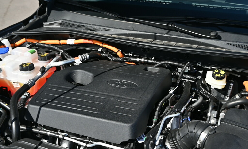 TRINNLØST: Hybridstystemet har veldig like prinsipp som blant annet Toyota har brukt i mange år. Systemeffekten skal være 225 hester. Foto: Rune M. Nesheinm TRINNLØST: Hybridstystemet har veldig like prinsipp som blant annet Toyota har brukt i mange år. Systemeffekten skal være 225 hester. Foto: Rune M. Nesheinm