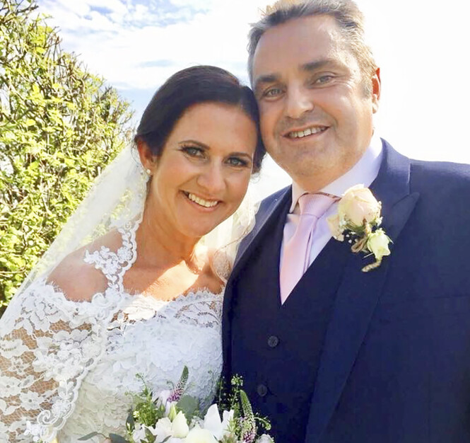 <strong>GIFT PÅ NYTT:</strong> Rhian startet en hjelpeorganisasjon – og her fant hun kjærligheten på nytt. Nå er hun lykkelig gift med Craig. Foto: Privat <strong>GIFT PÅ NYTT:</strong> Rhian startet en hjelpeorganisasjon – og her fant hun kjærligheten på nytt. Nå er hun lykkelig gift med Craig. Foto: Privat