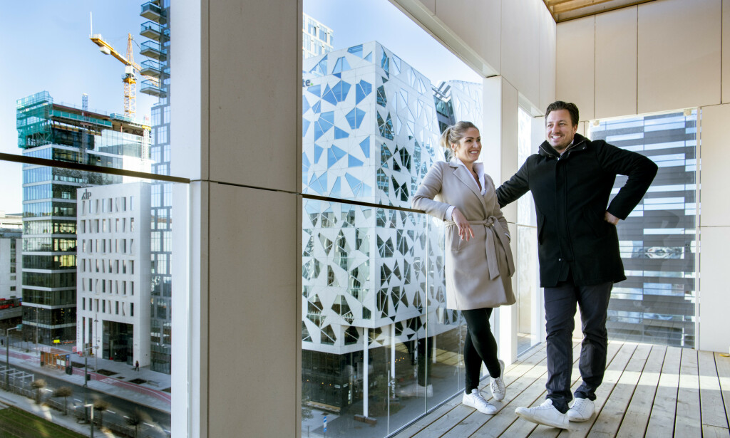 LUKSUSBOLIG: Helene Solberg og Hans Houeland blir samboere i en splitter ny leilighet i Oslo sentrum. Foto: Lars Eivind Bones / Dagbladet LUKSUSBOLIG: Helene Solberg og Hans Houeland blir samboere i en splitter ny leilighet i Oslo sentrum. Foto: Lars Eivind Bones / Dagbladet