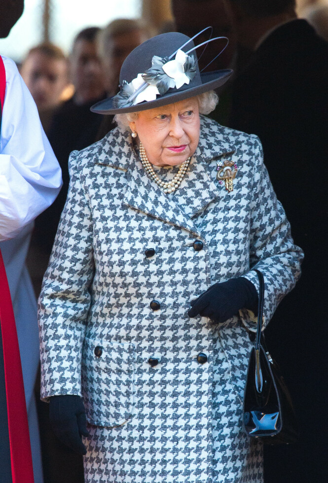 <strong>STILIG:</strong> Dronning Elizabeth skifter angivelig antrekk opptil fem ganger daglig. Foto: NTB Scanpix <strong>STILIG:</strong> Dronning Elizabeth skifter angivelig antrekk opptil fem ganger daglig. Foto: NTB Scanpix
