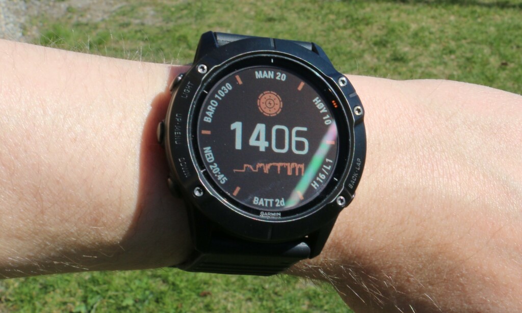 Det er ingen tvil om at Garmin Fenix 6X Pro Solar er en stor treningsklokke. Foto: Martin Kynningsrud Størbu Det er ingen tvil om at Garmin Fenix 6X Pro Solar er en stor treningsklokke. Foto: Martin Kynningsrud Størbu