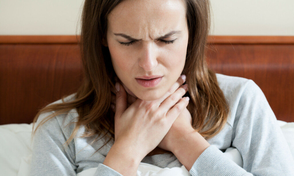 NOE I HALSEN: Å ha mye slim i halsen er vanlig, og skyldes sjeldent noe alvorlig. Slik får du bukt med problemet. Foto: Shutterstock NOE I HALSEN: Å ha mye slim i halsen er vanlig, og skyldes sjeldent noe alvorlig. Slik får du bukt med problemet. Foto: Shutterstock