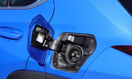 VENSTRE SIDE: Her er Chademo-kontakten plassert. VENSTRE SIDE: Her er Chademo-kontakten plassert.