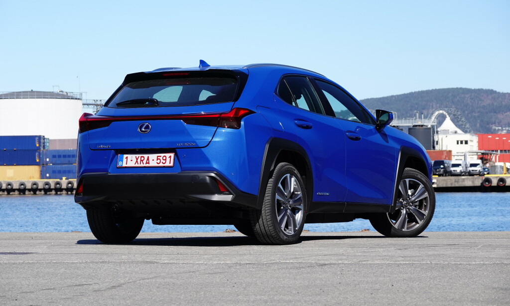 URBAN SUV: Lexus UX bygger på samme plattform som Toyota C-HR, og er en typisk urban SUV. Foto: Fred Magne Skillebæk URBAN SUV: Lexus UX bygger på samme plattform som Toyota C-HR, og er en typisk urban SUV. Foto: Fred Magne Skillebæk