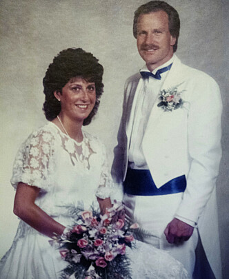 BRYLLUPSBILDET: Lisbeth og Gunnar giftet seg i 1986, men har vært sammen i 37 år. Foto: Privat BRYLLUPSBILDET: Lisbeth og Gunnar giftet seg i 1986, men har vært sammen i 37 år. Foto: Privat